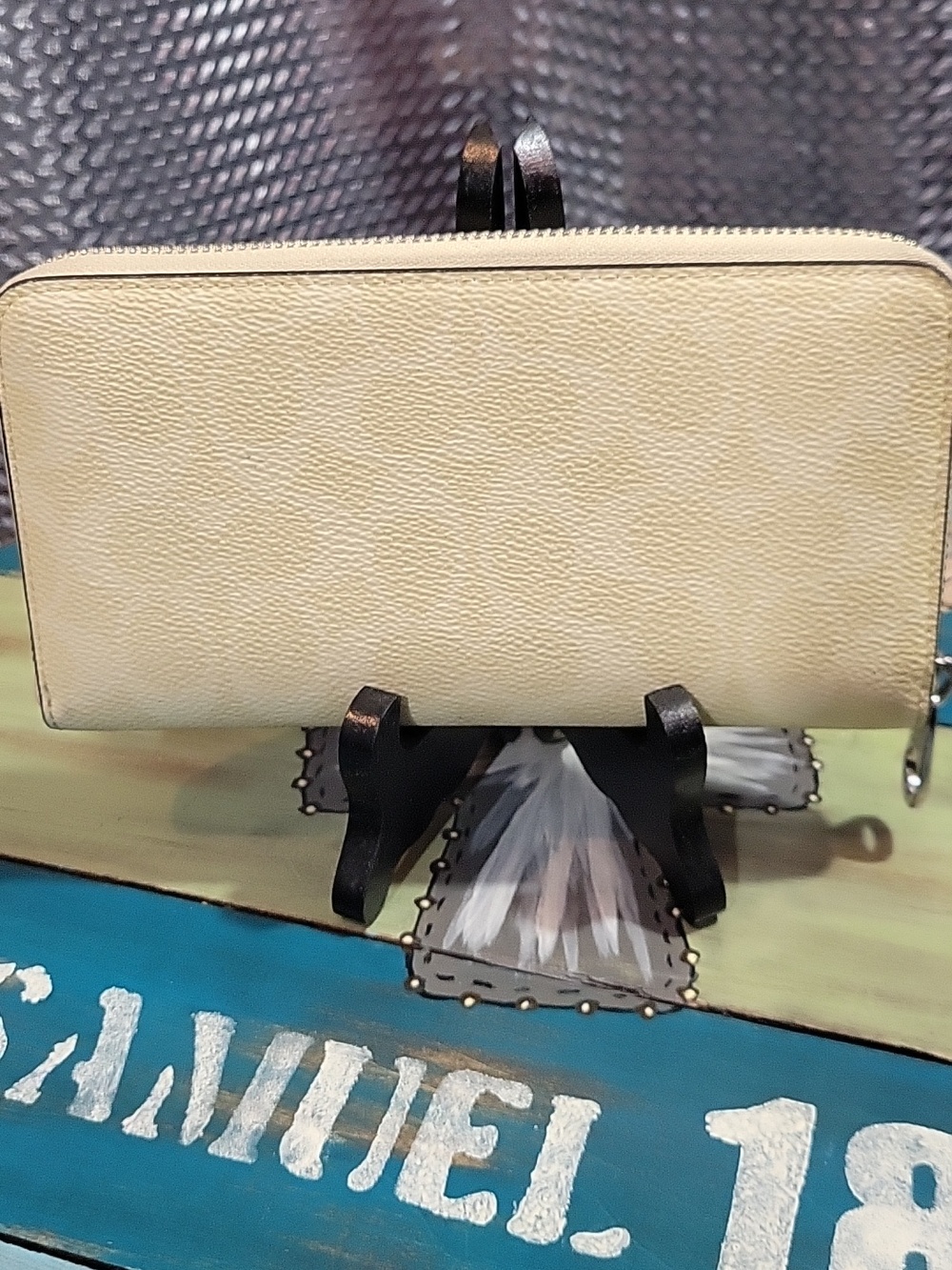 Coach Leather Zip Wallet — Cream Signiture - Picture 4 of 7